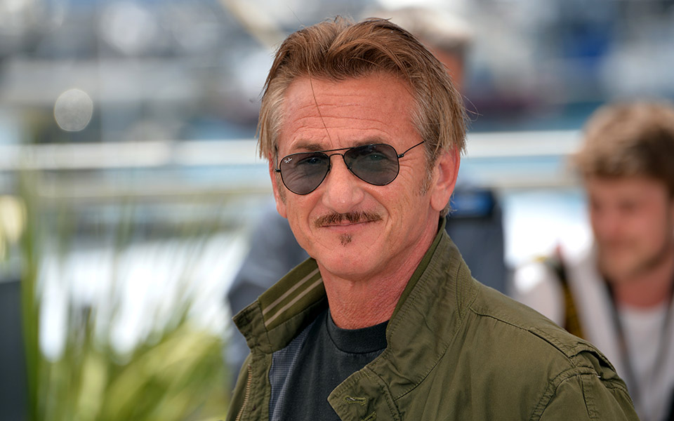 σον-πεν-εμφανίστηκε-το-ίδιο-βράδυ-σε-fox-news-561798235