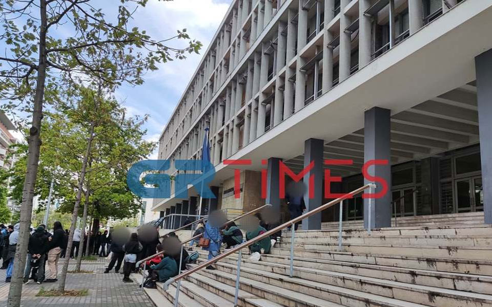 θεσσαλονίκη-ελεύθερος-λόγω-covid-ο-ένας-απ-561821275