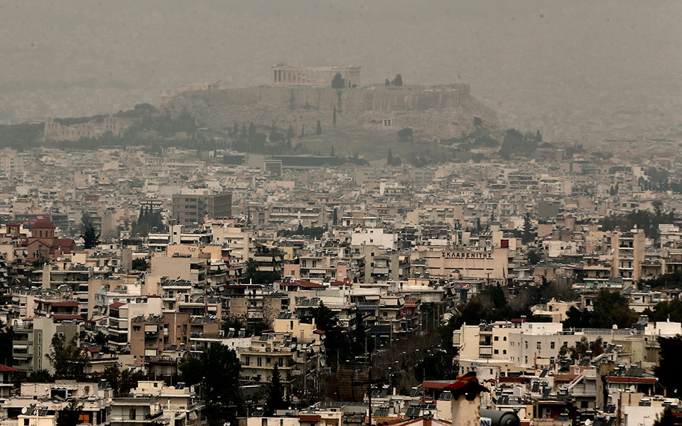 καιρός-μεταφορά-σκόνης-και-λασποβροχ-561815788