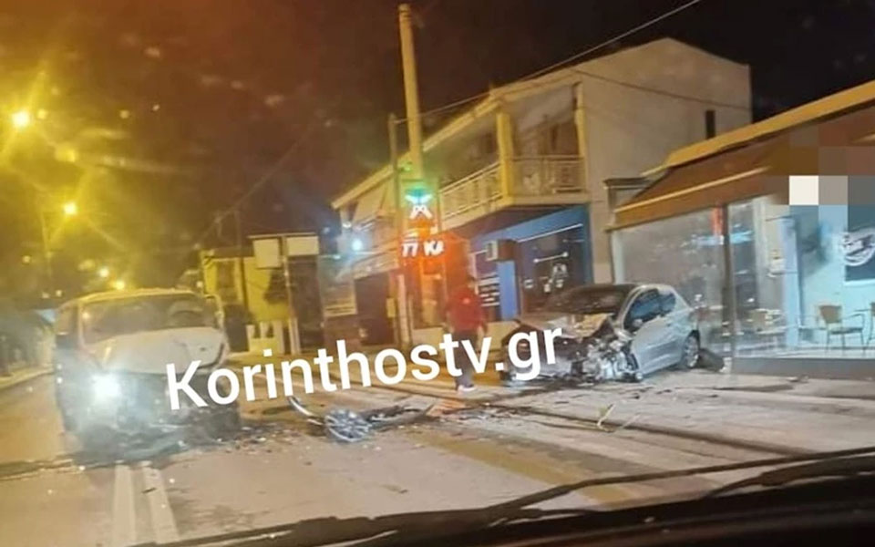 κόρινθος-σφοδρή-σύγκρουση-αυτοκινήτ-561817342