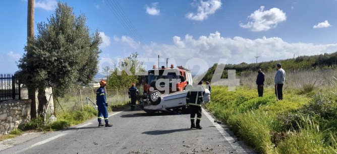 Κρήτη: Γκρέμισε τοιχίο με το αυτοκίνητο, έσπασε μια ελιά και ανετράπη (εικόνες)-2