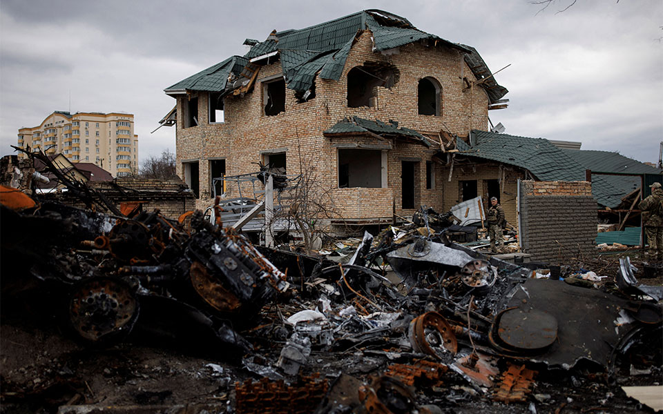 ουκρανία-ξεκίνησε-η-εκταφή-πτωμάτων-σ-561801076