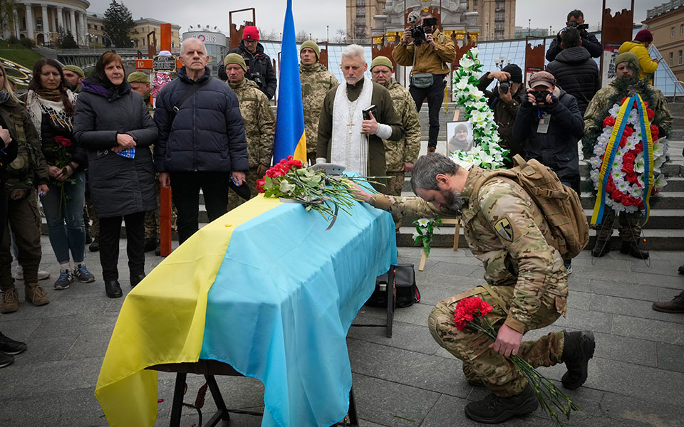 Πόλεμος στην Ουκρανία: Σφοδρές μάχες στο Ντονμπάς, αγωνία για τη Μαριούπολη-1