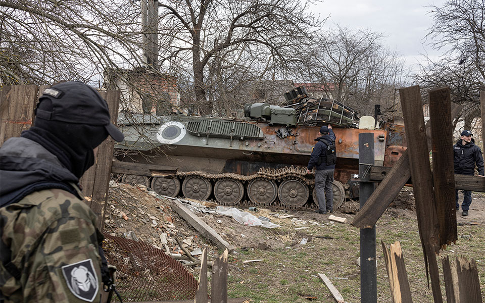 βρετανία-στέλνει-πυραύλους-και-στρατ-561800971