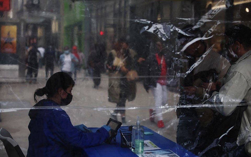 κορωνοϊός-φάουτσι-η-πανδημία-δεν-έχ-561835114
