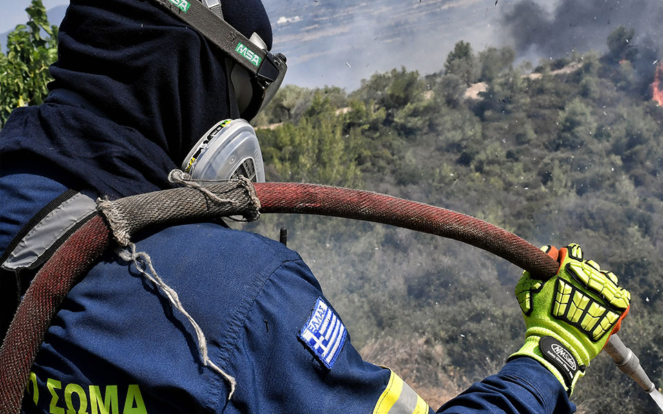 υπό-έλεγχο-η-πυρκαγιά-σε-αγροτοδασική-561792295