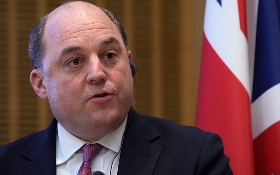 βρετανία-εκτός-της-κούρσας-διαδοχής-τ-561788719