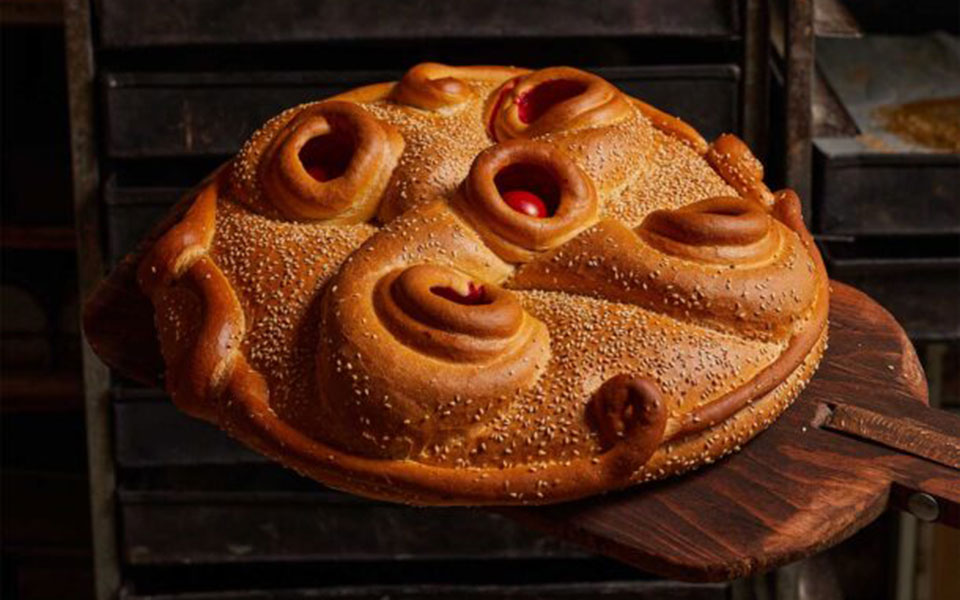 πάσχα-5-παραδοσιακά-ψωμιά-και-κουλούρι-561821791