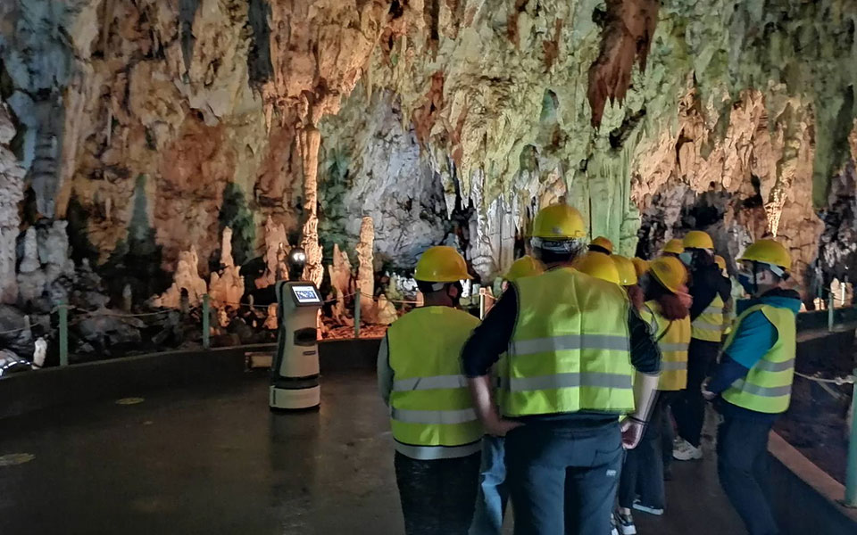 Λειτουργεί ξανά το τρενάκι στο Φαράγγι Αγγίτη-3