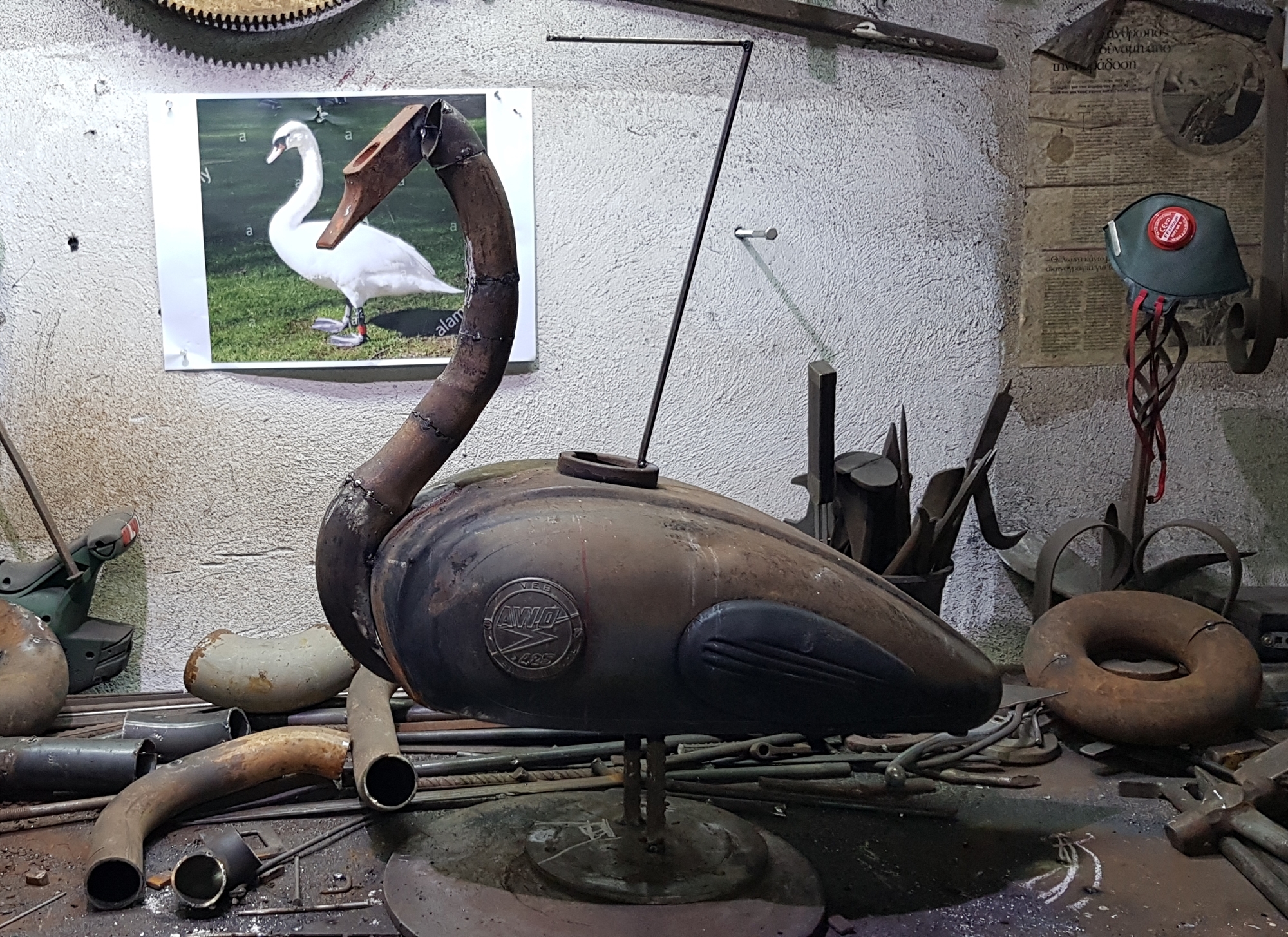 δίνει-ζωή-σε-άχρηστα-ανακυκλώσιμα-υλι-561852160