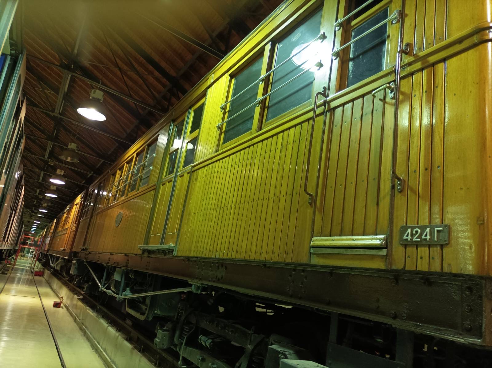 ΗΣΑΠ: Γκράφιτι σε ιστορικά ξύλινα βαγόνια-1