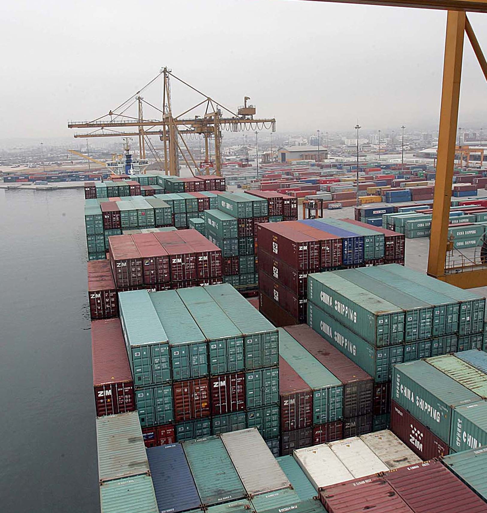 εκτίναξη-του-εμπορικού-ελλείμματος-σ-561845455