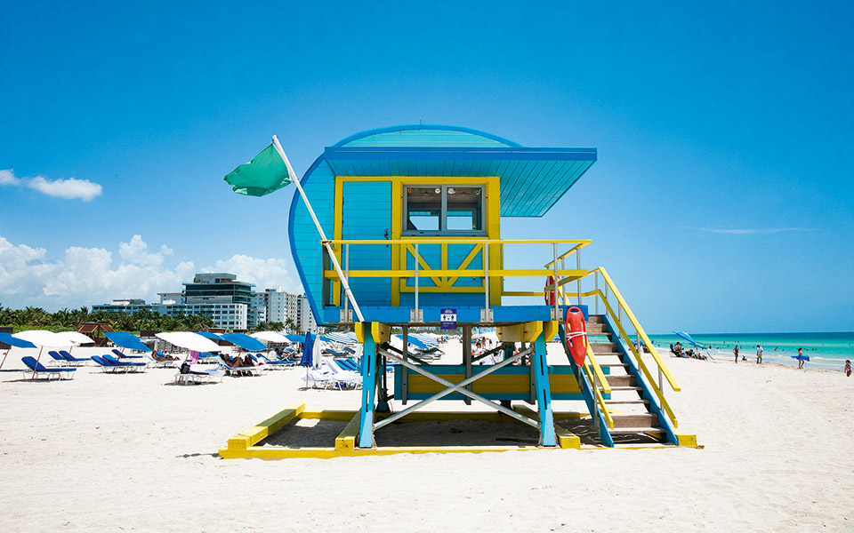oι-art-deco-πύργοι-ναυαγοσωστών-στη-miami-beach-561861661