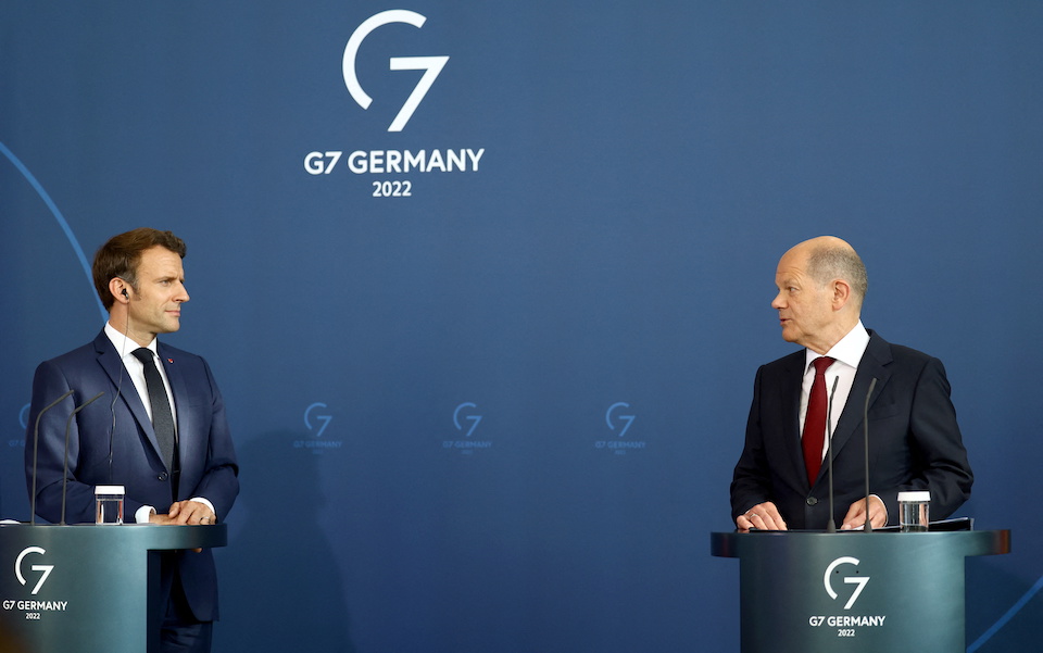 η-εε-θέλει-να-σώσει-τον-εαυτό-της-με-φ-561849694