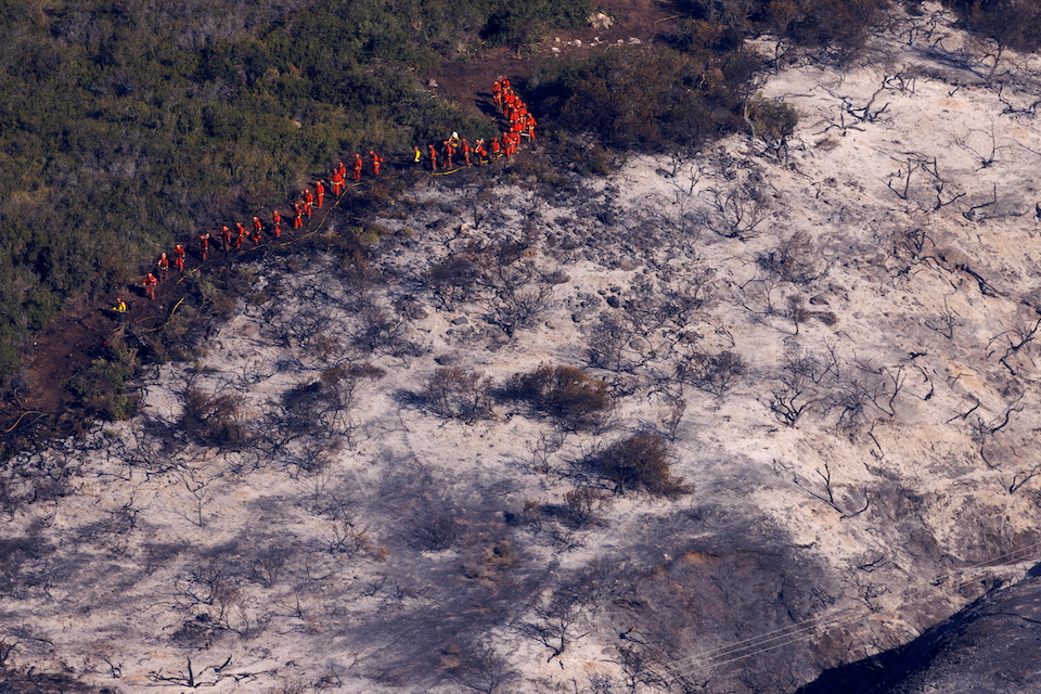 Φωτιά στην Καλιφόρνια: Δεκάδες σπίτια στις φλόγες-1