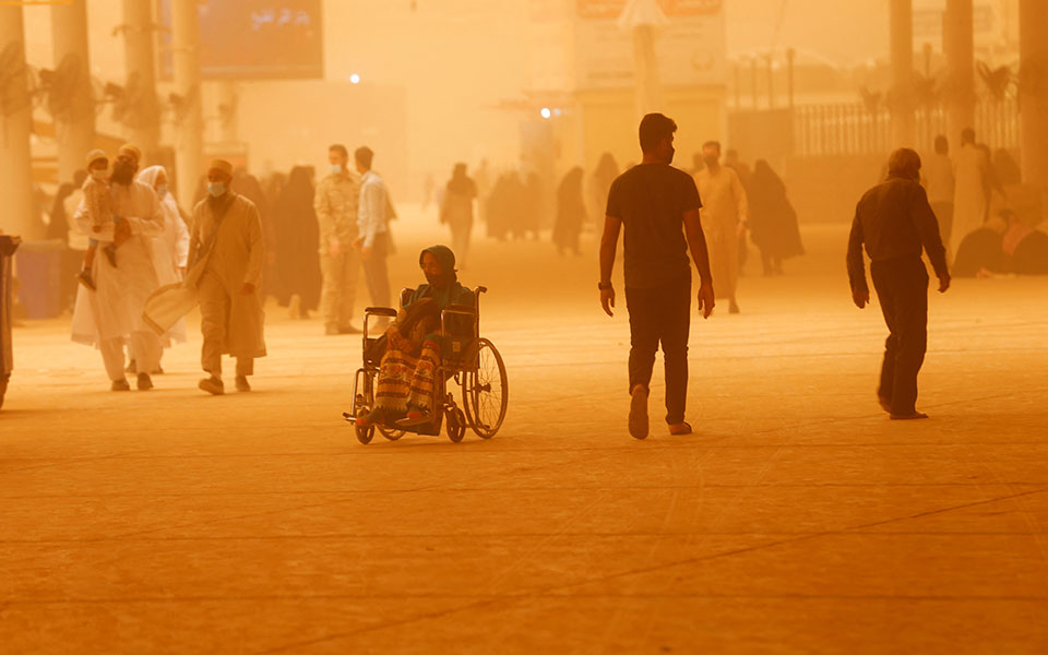 Στο έλεος αμμοθύελλας Ιράκ, Κουβέιτ και Σ. Αραβία (εικόνες)-4