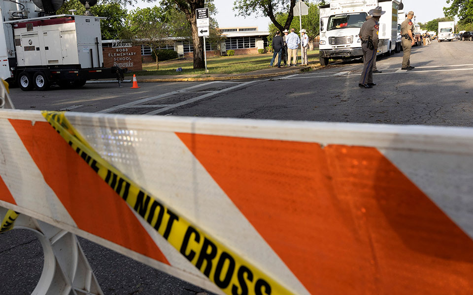 Μακελειό στο Τέξας: Στο στόχαστρο η αστυνομία – Τα αναπάντητα ερωτήματα-3