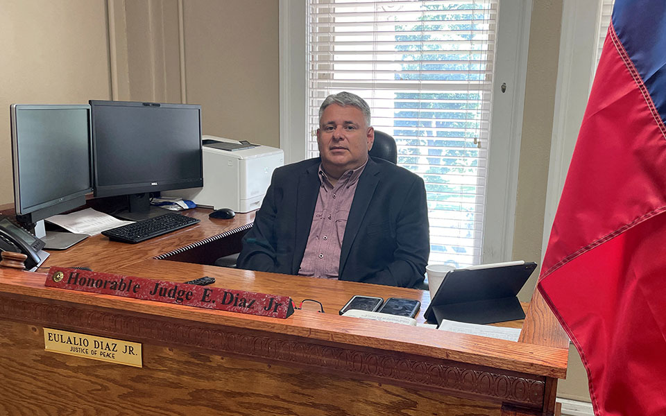 Μακελειό στο Τέξας: Ειρηνοδίκης περιγράφει το σκηνικό της φρίκης και το μακάβριο έργο της αναγνώρισης των θυμάτων-1