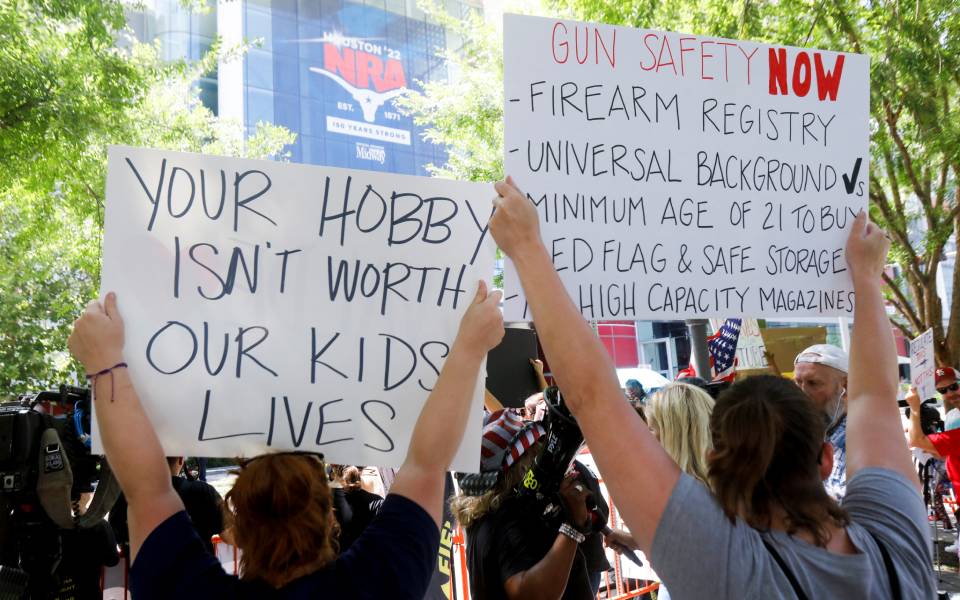 τέξας-διαδηλωτές-έξω-από-τον-χώρο-του-σ-561881533