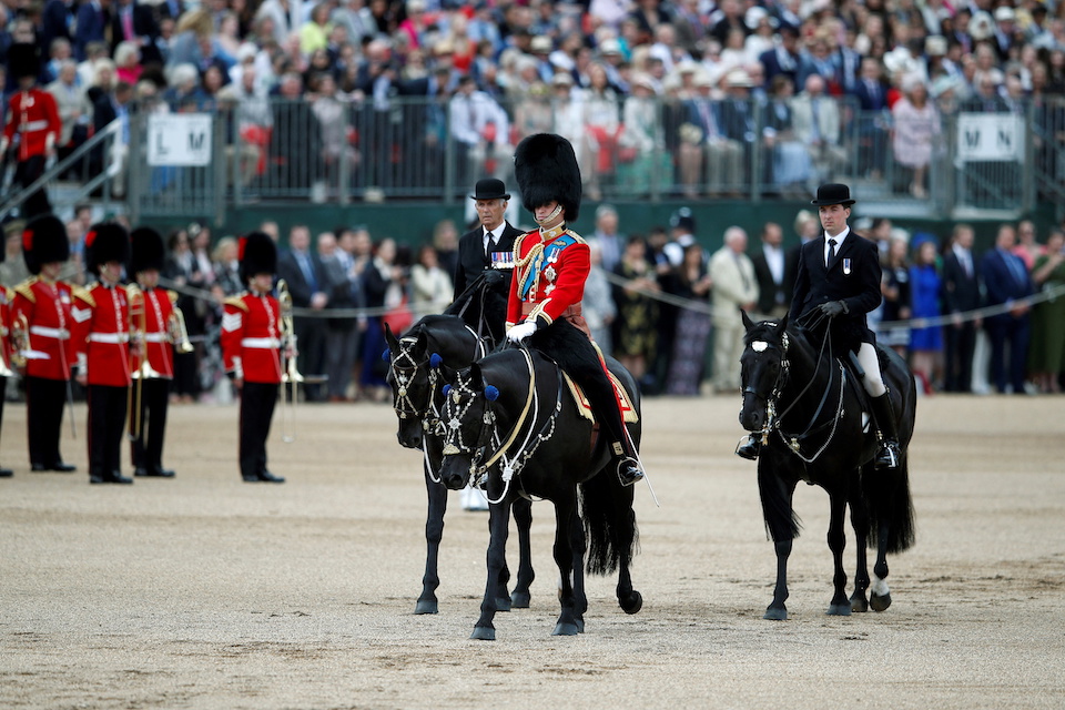 Βρετανία: Όλα έτοιμα για την παρέλαση προς τιμήν της βασίλισσας – Χιλιάδες στρατιώτες και εκατοντάδες άλογα επί ποδός-2