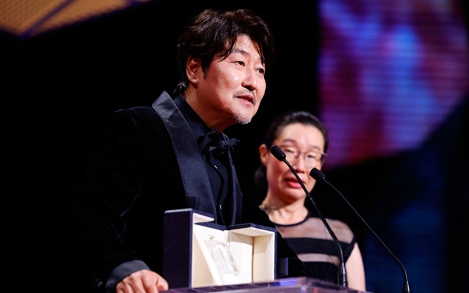 Φεστιβάλ Καννών: Στον Ρούμπεν Έστλουντ ο Χρυσός Φοίνικας για το «Triangle of Sadness»-1