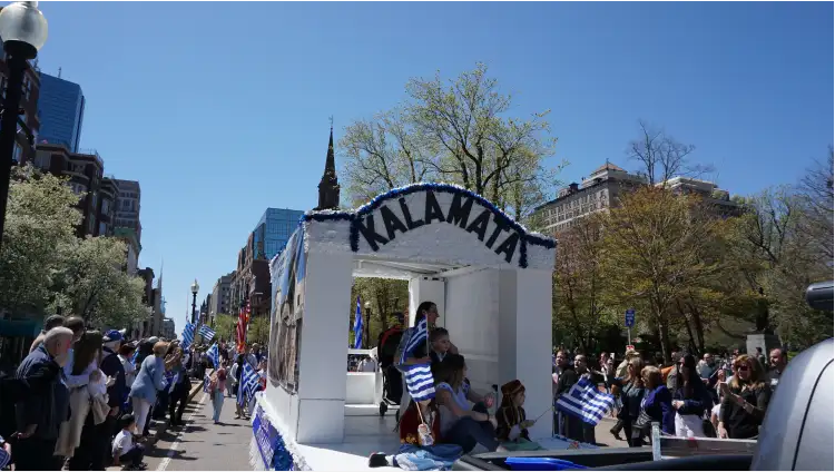 Χιλιάδες ομογενείς έδωσαν το «παρών» στην εθνική μας παρέλαση στη Βοστώνη-3