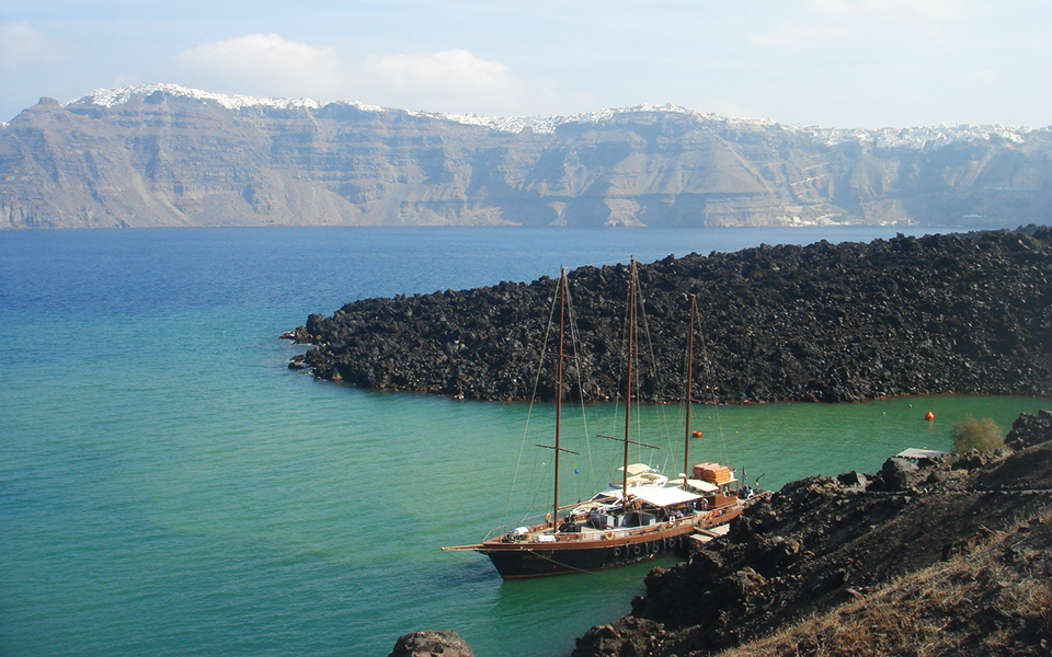 ενα-υπερηφαίστειο-παίζει-φλάουτο-με-τ-561837832