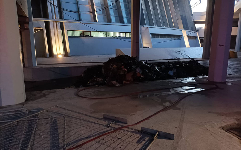 ΣΕΦ: Φωτιά σε παλέτες με βοήθεια για την Ουκρανία (εικόνες)-4