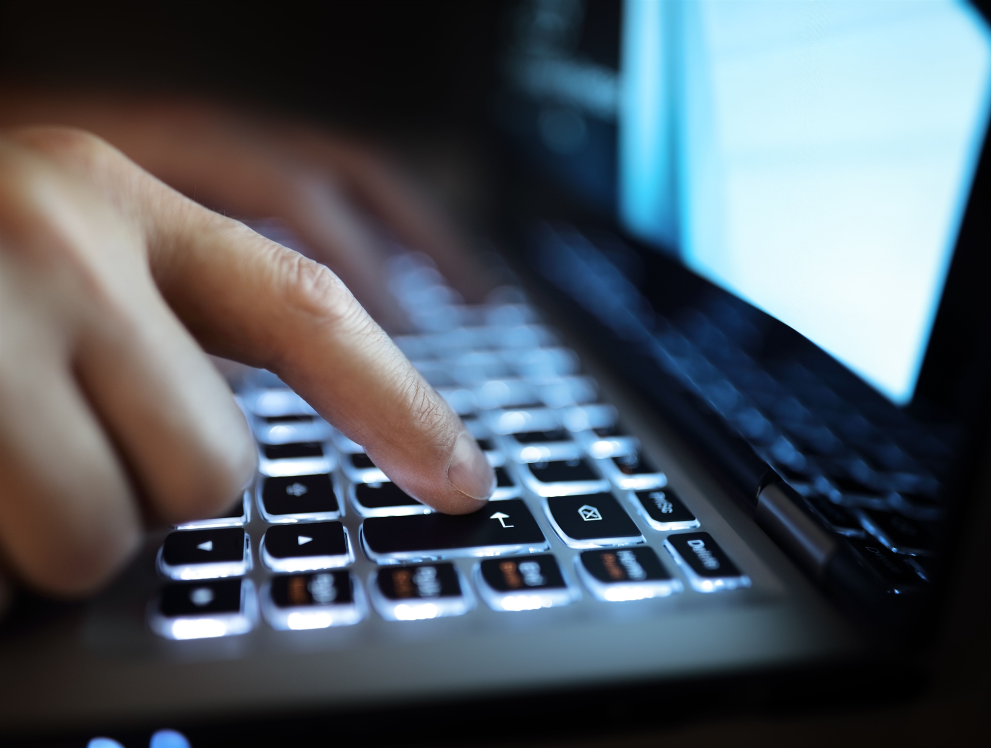 social-media-κατέρρευσε-πυραμίδα-που-πουλούσ-561876697