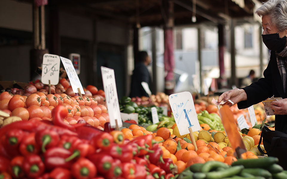 ο-πληθωρισμός-ροκανίζει-το-διαθέσι-561852784