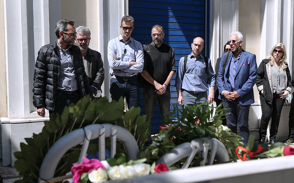 Στο μνημείο των θυμάτων της Marfin η Κ. Σακελλαροπούλου-2