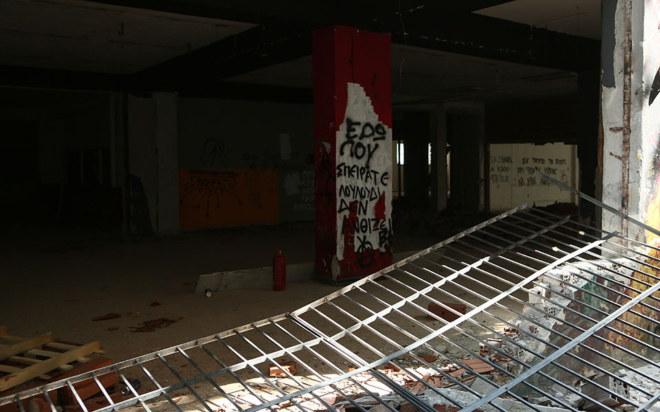 ΑΠΘ: Εικόνες καταστροφής στο κτίριο του Τμήματος Βιολογίας-2