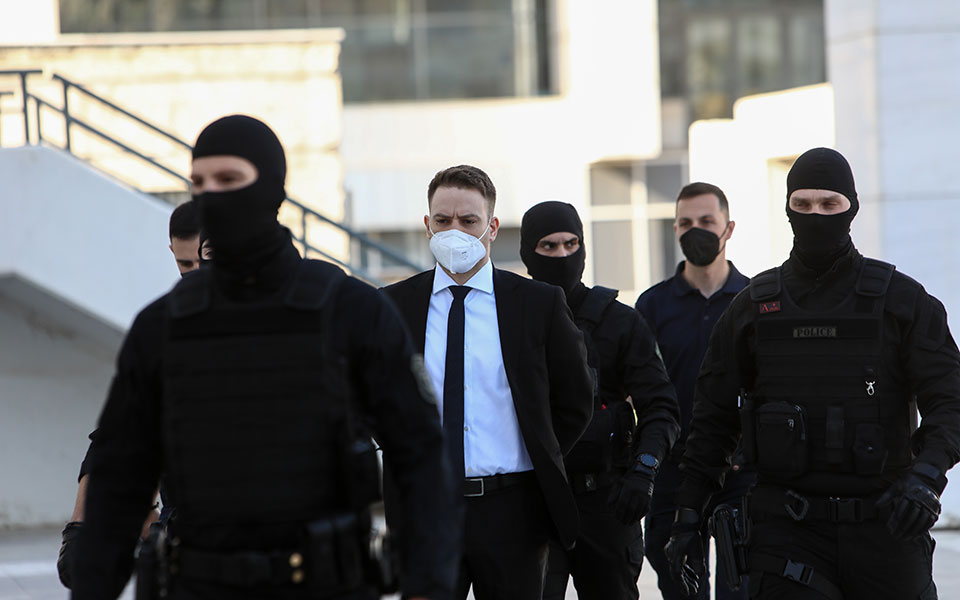 γλυκά-νερά-το-μυθιστόρημα-του-μπάμπ-561853303