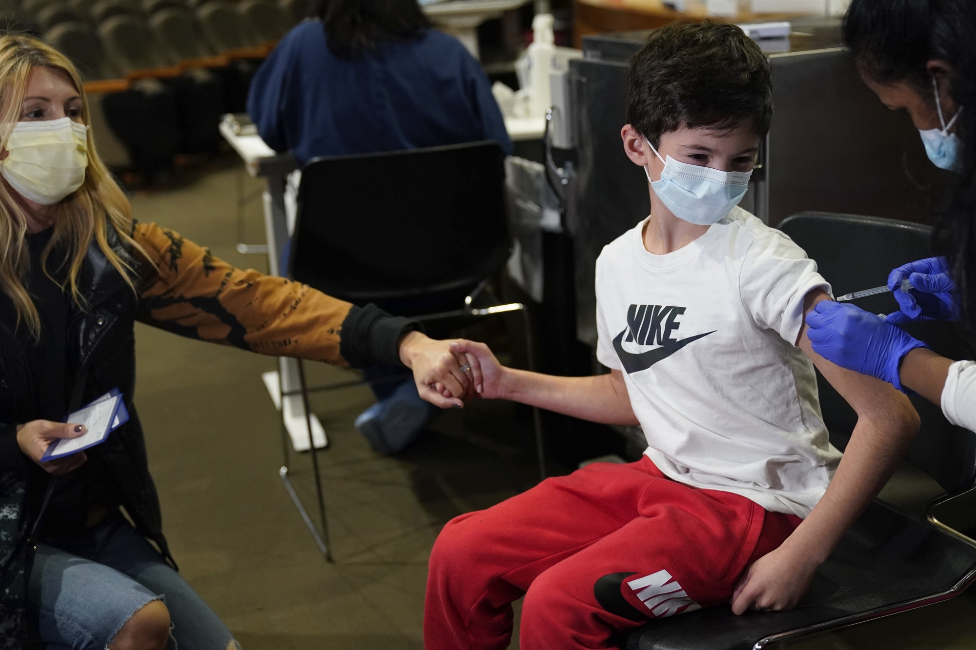 ηπα-διστάζουν-να-εμβολιάσουν-τα-παιδι-561878155