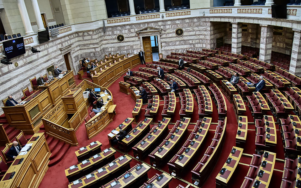live-βουλή-η-συζήτηση-για-την-αμυντική-σ-561855073