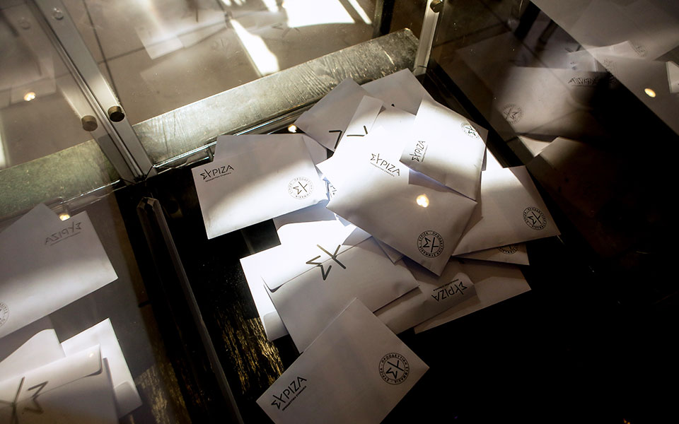 συριζα-οι-προεδρικοί-παίρνουν-κεφά-561863011