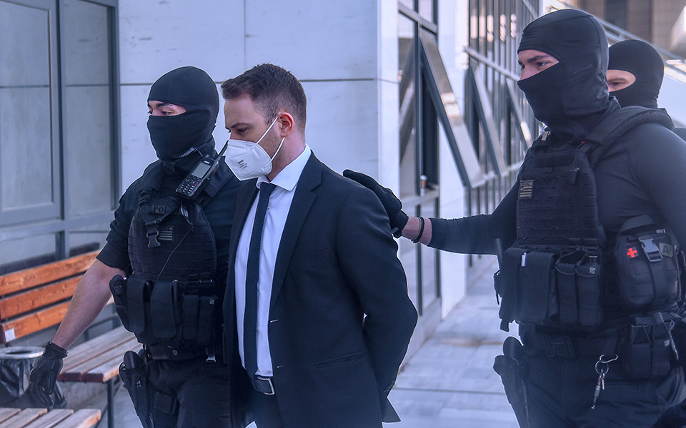 γλυκά-νερά-καταπέλτης-η-εισαγγελέα-561861154