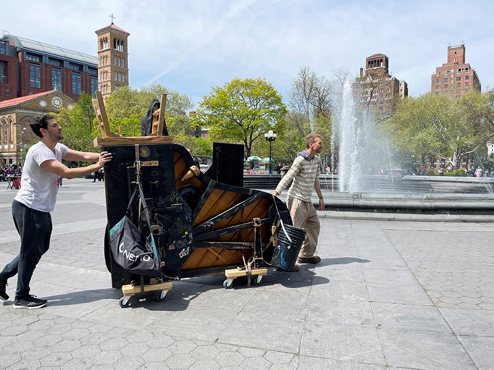 Πιανίστας με μπράτσα