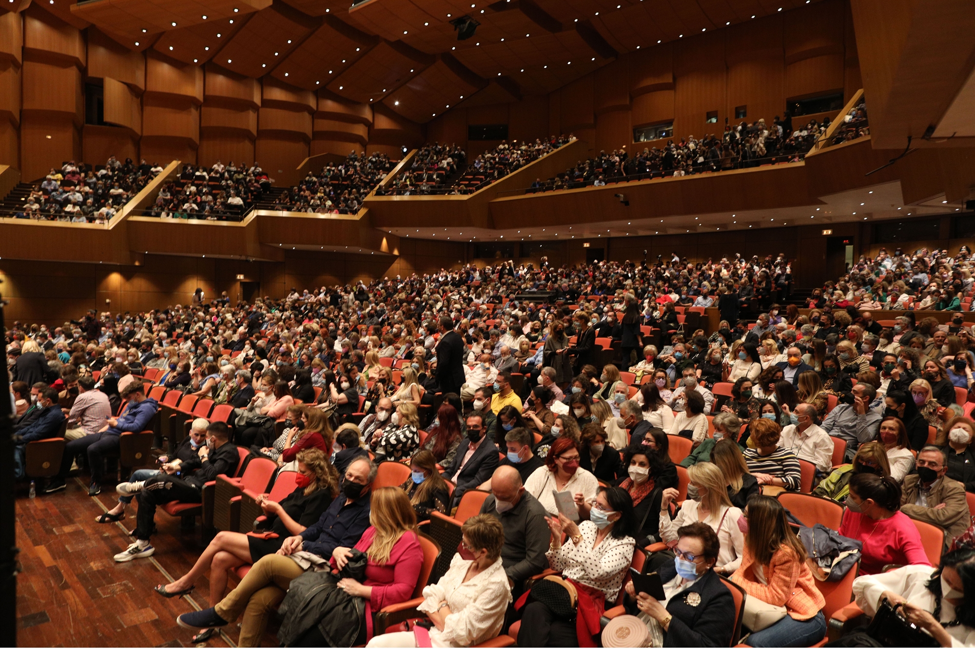 Ο Μάριος Φραγκούλης ξεσήκωσε το Μέγαρο Μουσικής σε μια συναυλία με καλό σκοπό-3