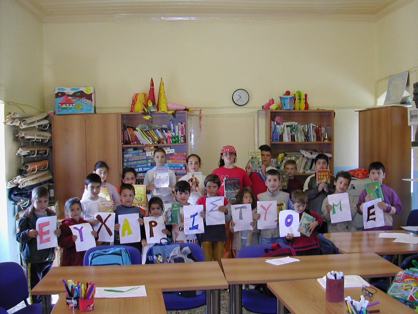 εκπαιδεύοντας-παιδιά-στο-διάβασμα-561881581