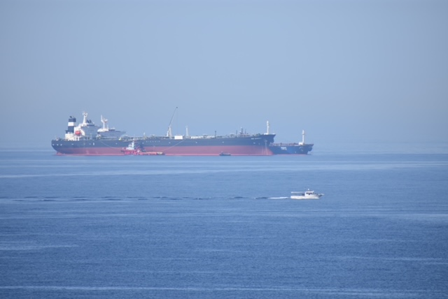 απάντληση-ιρανικού-πετρελαίου-από-το-561878107