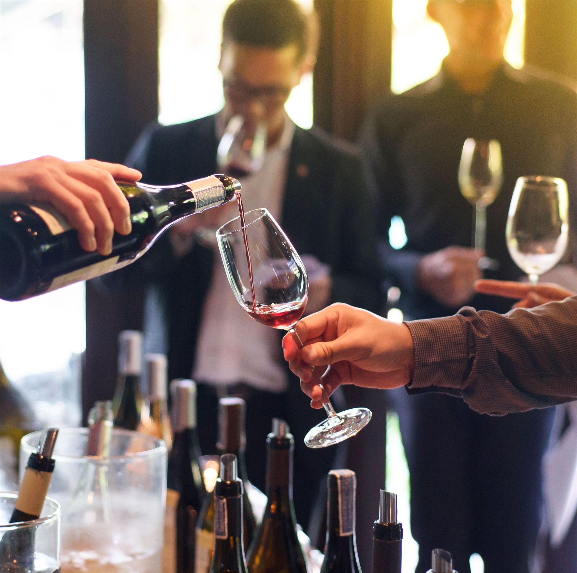 το-ελληνικό-κρασί-ταξιδεύει-στο-ντίσε-561858418