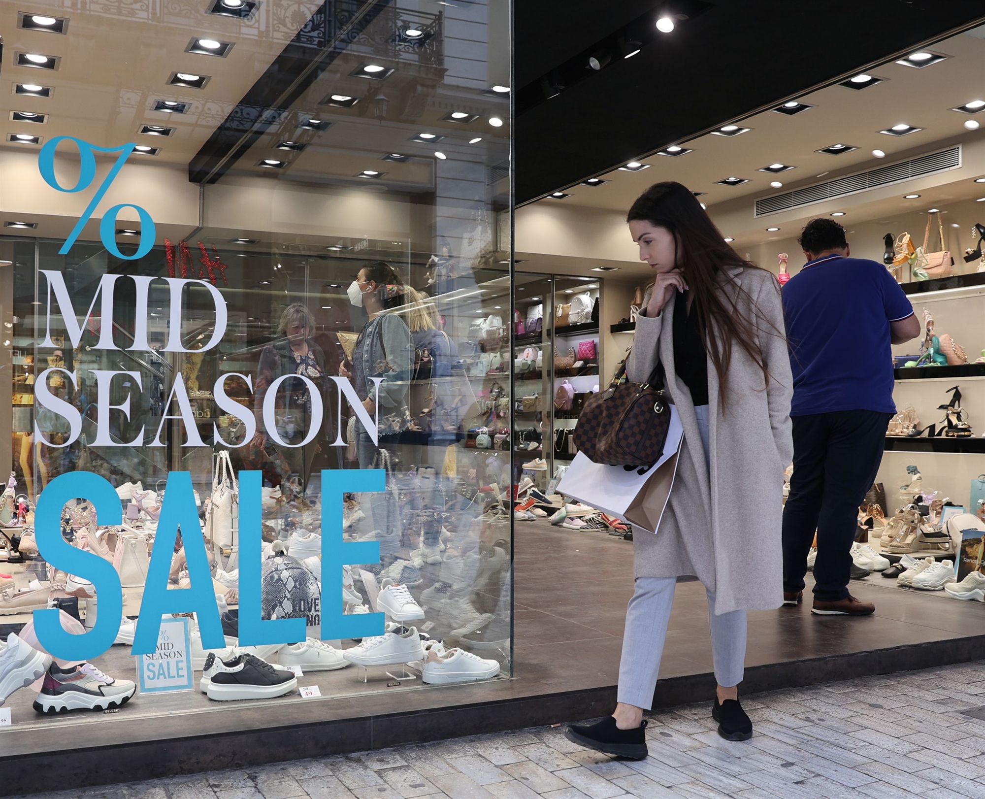 βαριά-η-σκιά-του-πληθωρισμού-σε-επιχει-561839683