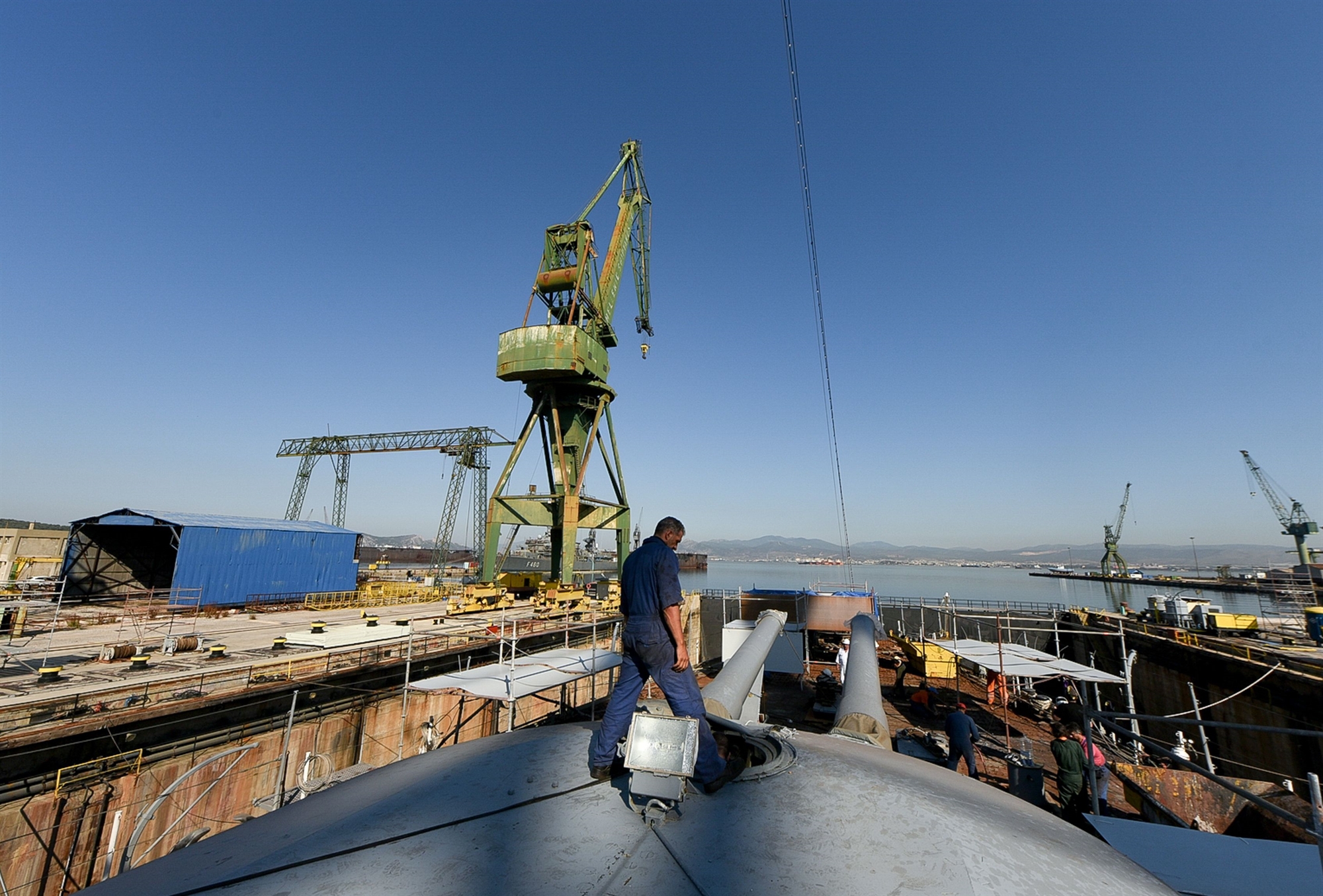 ναυπηγεία-σκαραμαγκά-στην-τελική-ευθ-561874729