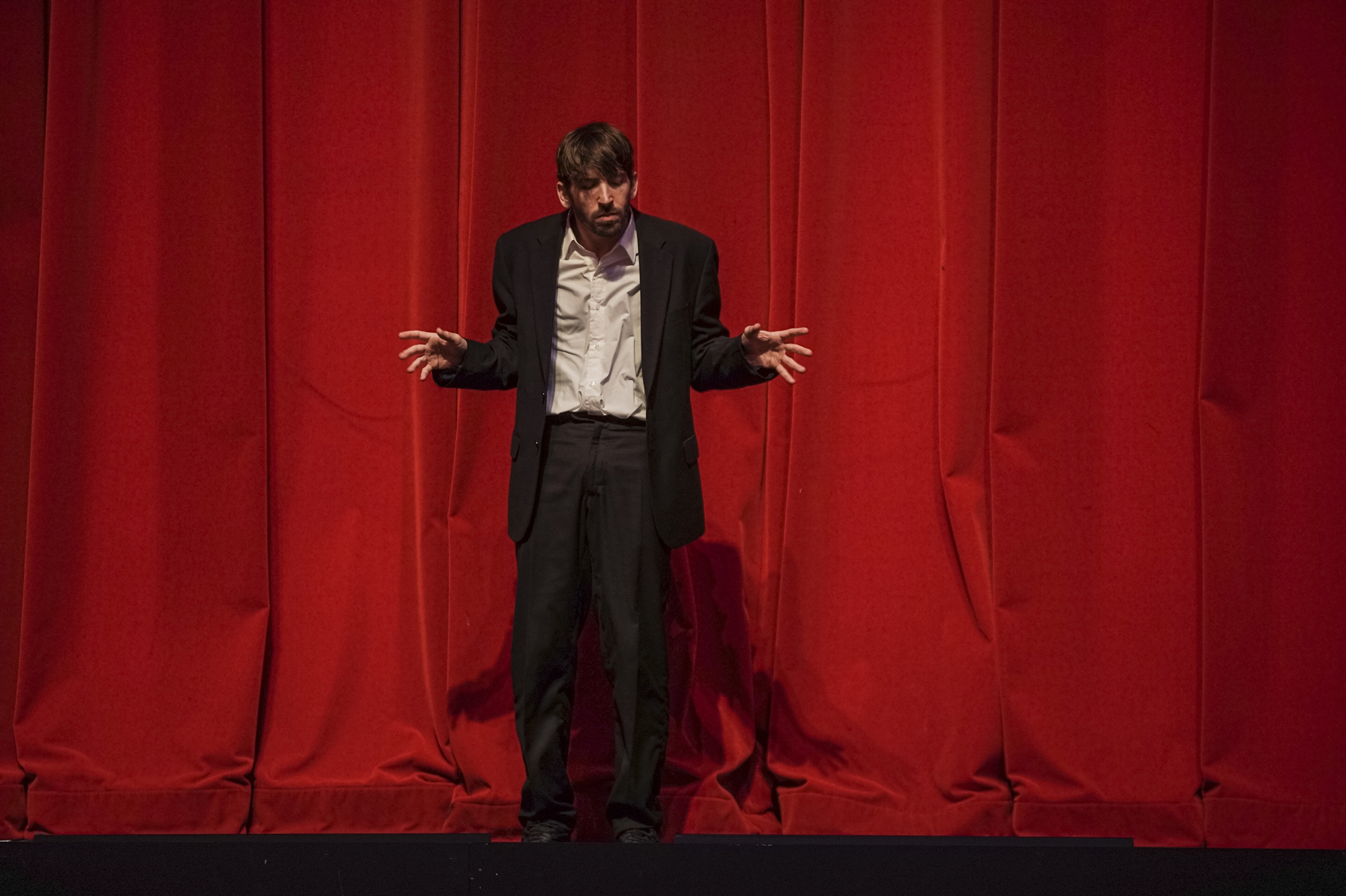 ο-βαγγέλης-μπίκος-χορεύει-ένα-ποίημα-κ-561870265