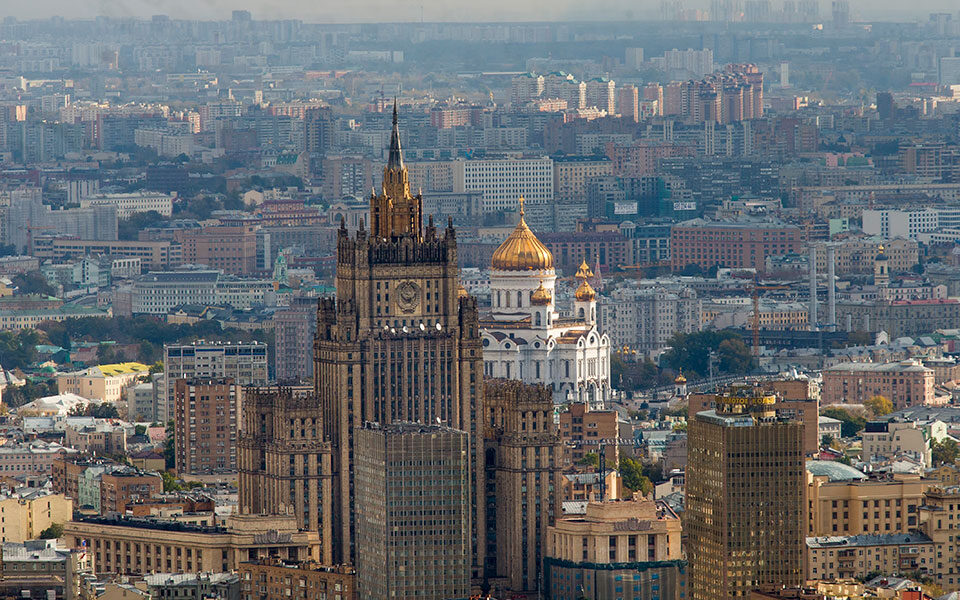 η-δύσκολη-αποχώρηση-των-πολυεθνικών-α-561865612