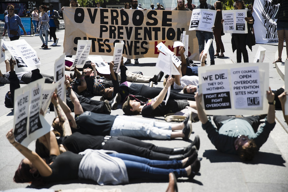 ηπα-πάνω-από-100-000-οι-νεκροί-από-υπερβολικ-561853606