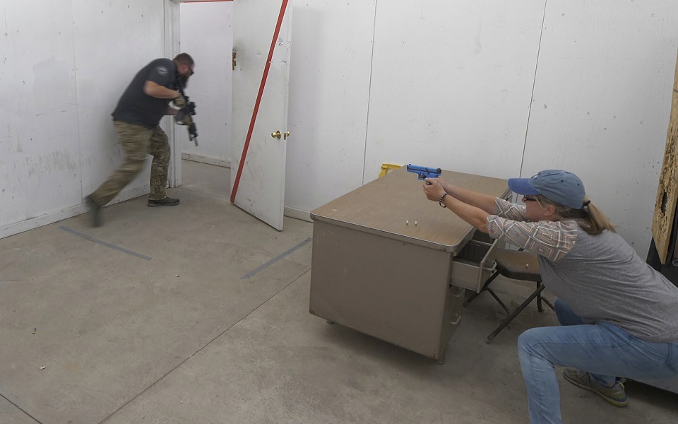 δώστε-όπλα-στους-δασκάλους-η-πρότασ-561878932