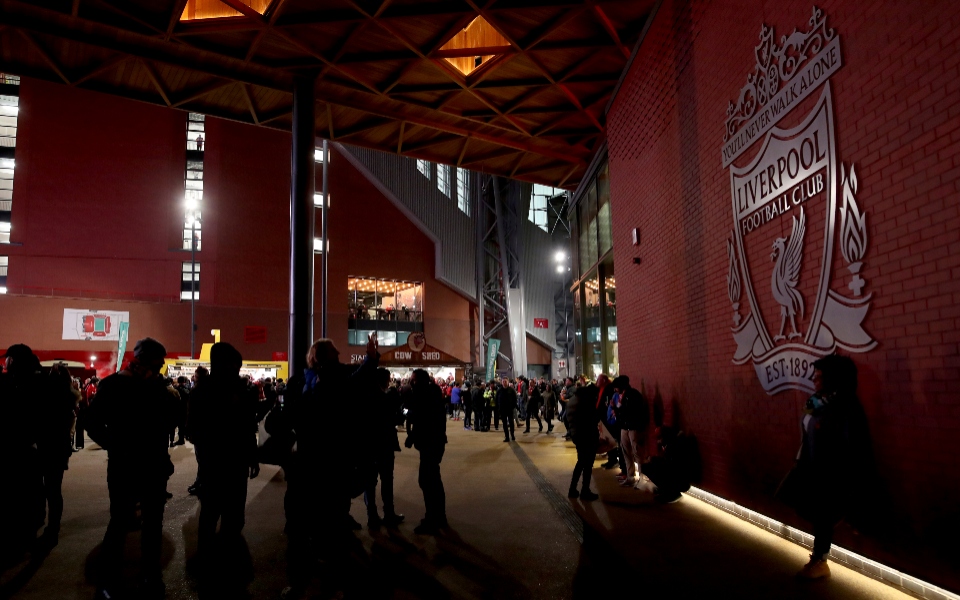 ο-πρόεδρος-της-λίβερπουλ-απαιτεί-συγγ-561886447