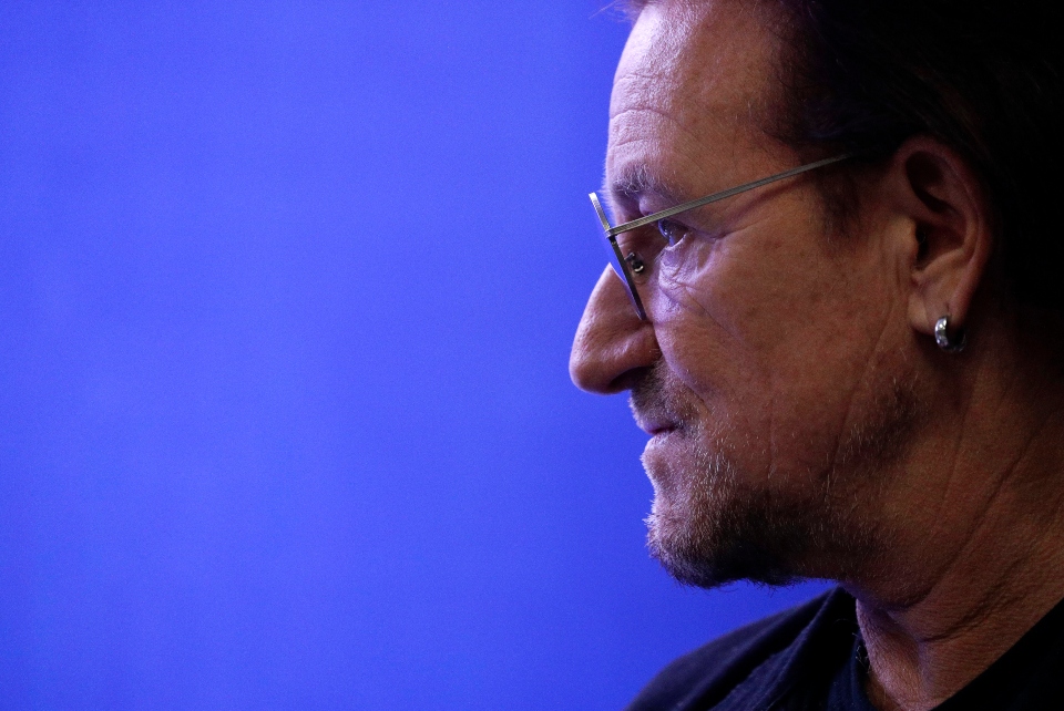 την-αυτοβιογραφία-του-ετοιμάζει-ο-bono-561853315